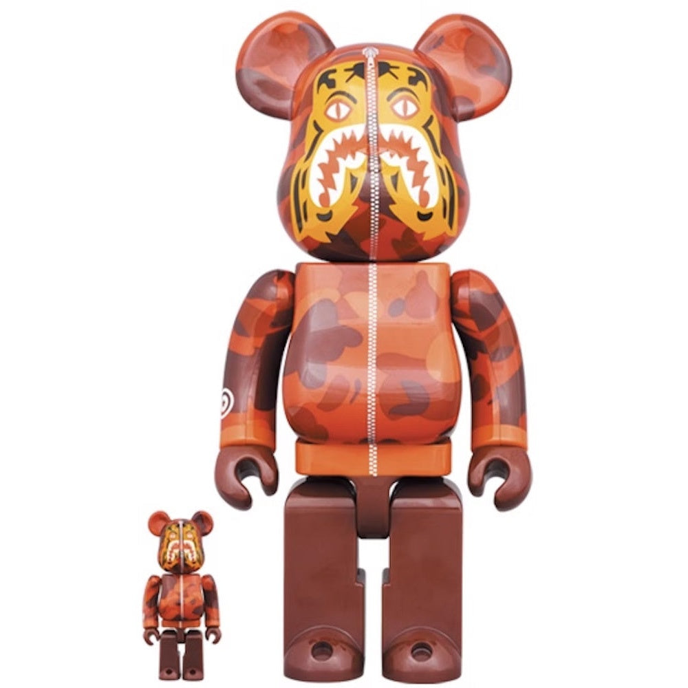 400% & 100% Bearbrick-sett - Camo Tiger by BAPE (Rød versjon)