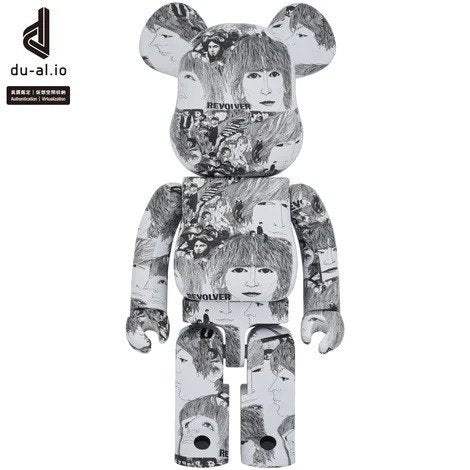 Bearbrick sæt inspired by The Beatles' Revolver album art, featuring collectible designer figures in black and white.